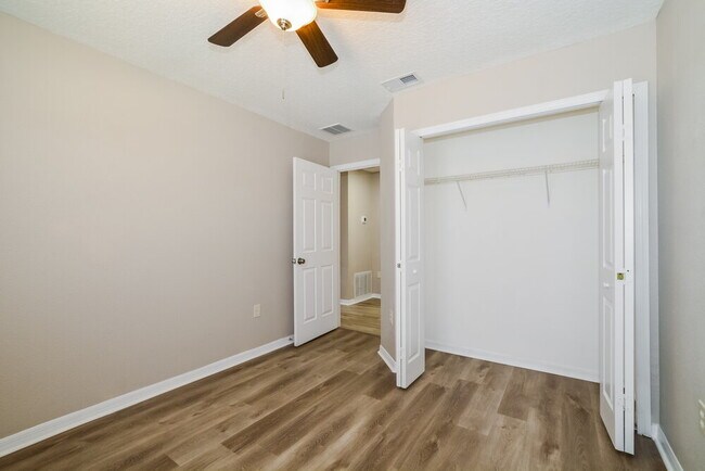 Building Photo - 241 Bluff Pass Dr