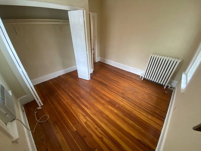 Building Photo - Incredibly Charming 3 Bedroom 2 Bath Victorian Style Farmhouse in Mount Pleasant! Just Steps From...