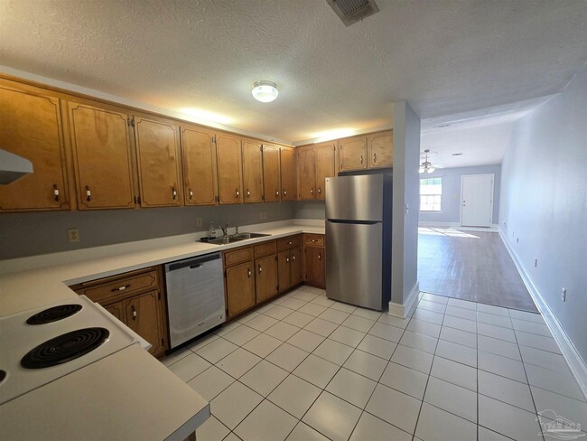Building Photo - 914 Rentz Ave