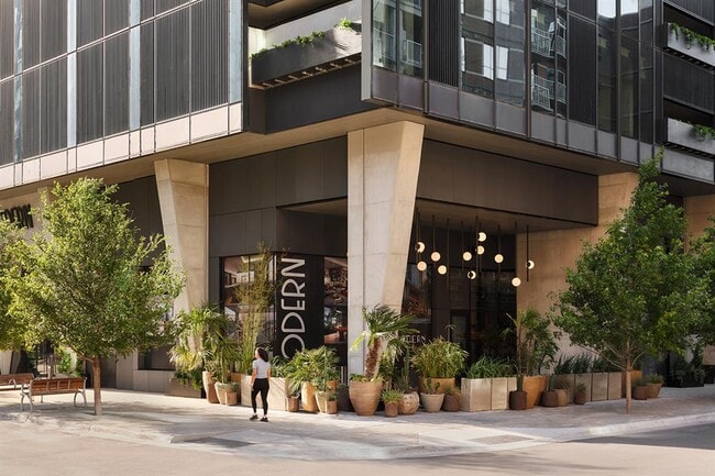 Building Photo - 610 Davis St