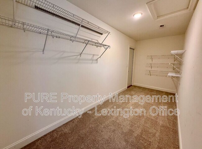 Building Photo - 242 Ikebana Dr