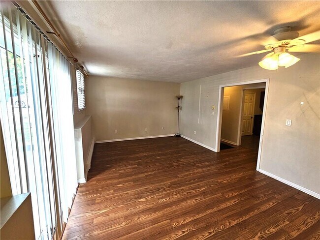Building Photo - 200 Manville Hill Rd