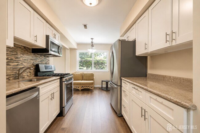 Building Photo - 201 Edison Glen Terrace