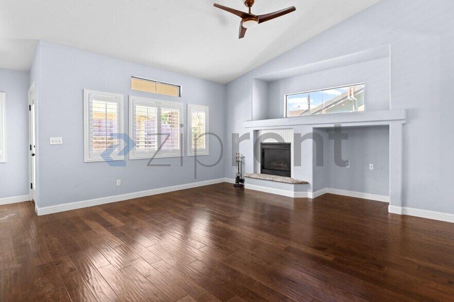 Building Photo - Unit
