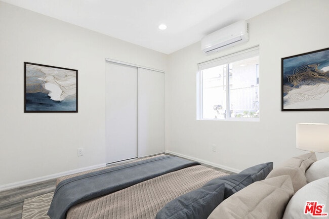 Building Photo - 1722 N Ave 45