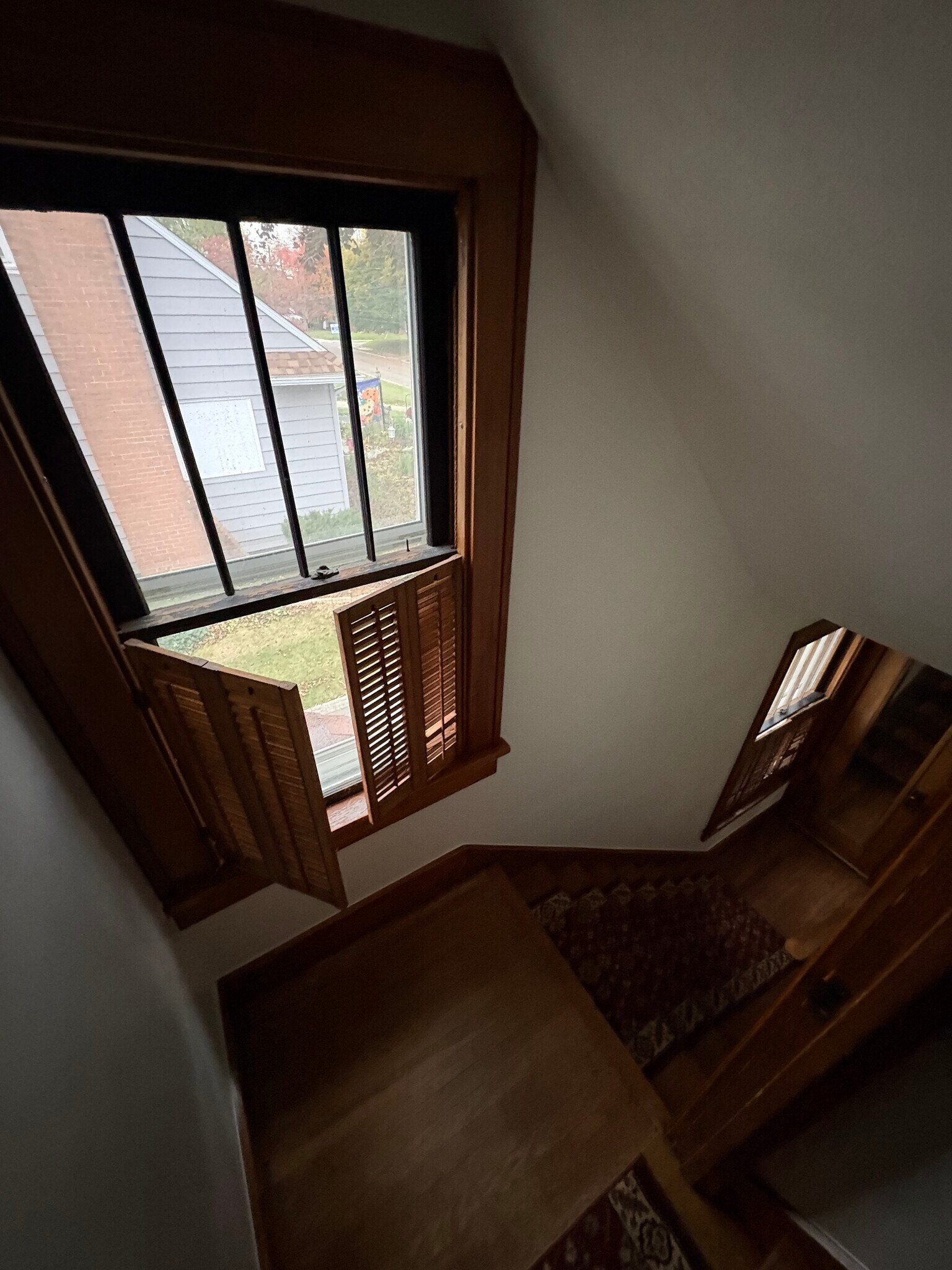 landing & stairs - 224 Woodside Ave NE