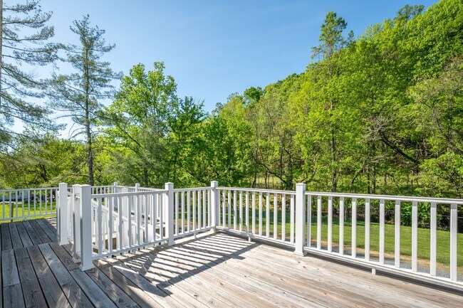 Building Photo - Rutrough Road