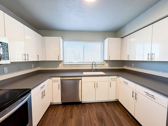 Building Photo - 64 W 600 S