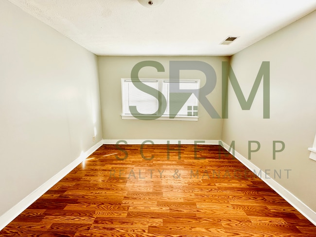 Building Photo - Spacious 2BD home off of Taylor Blvd!