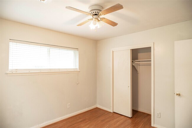 Building Photo - 8819 Hazen St