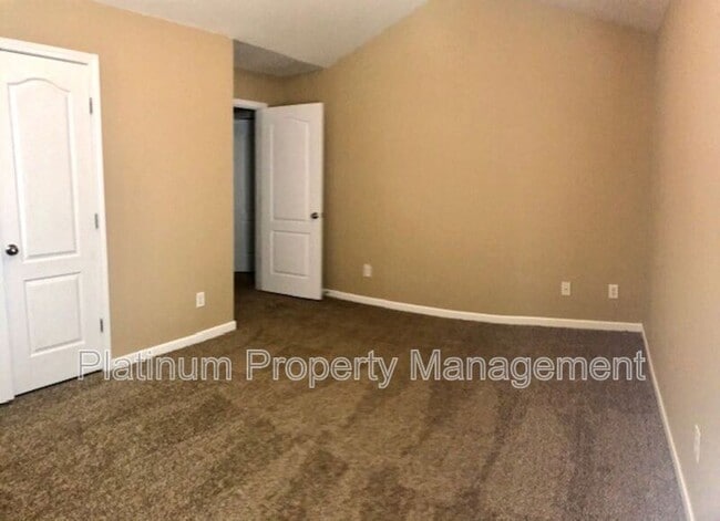Building Photo - 6583 Silk Tree Pointe
