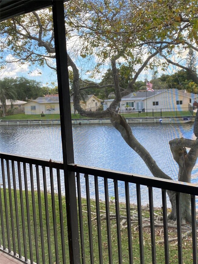 Building Photo - 9920 NW 68th Pl