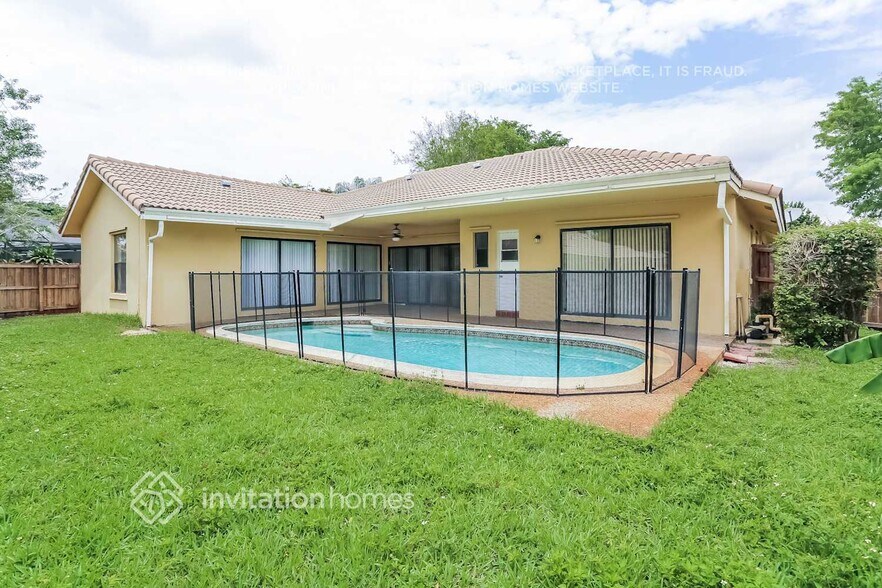 Building Photo - 7120 NW 43rd St