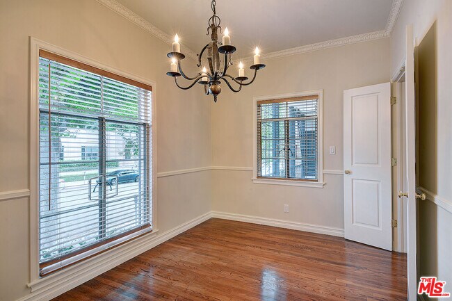 Building Photo - 149 S Rodeo Dr