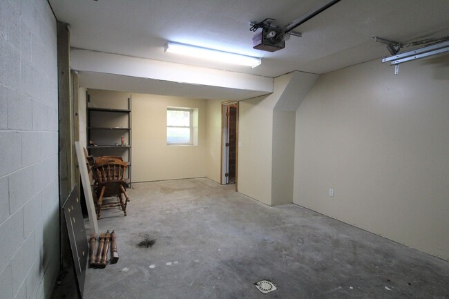 Building Photo - 2 br, 1.5 bath House - 4 Bakers Pointe