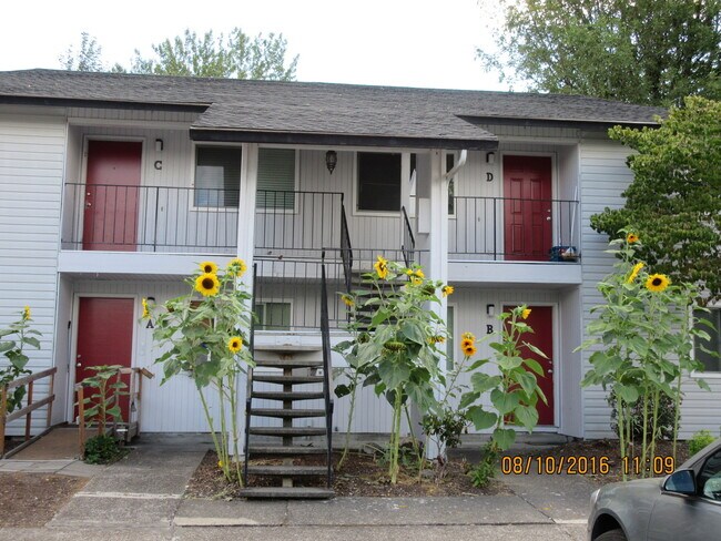 Building Photo - (858) Fox Fire - 2 Bedroom / 1 Bathroom