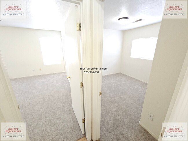 Building Photo - Midvale Park Home with 4 bedrooms and 2 baths