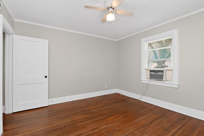 Building Photo - Adorable One Bedroom Apartment in Elizabeth!