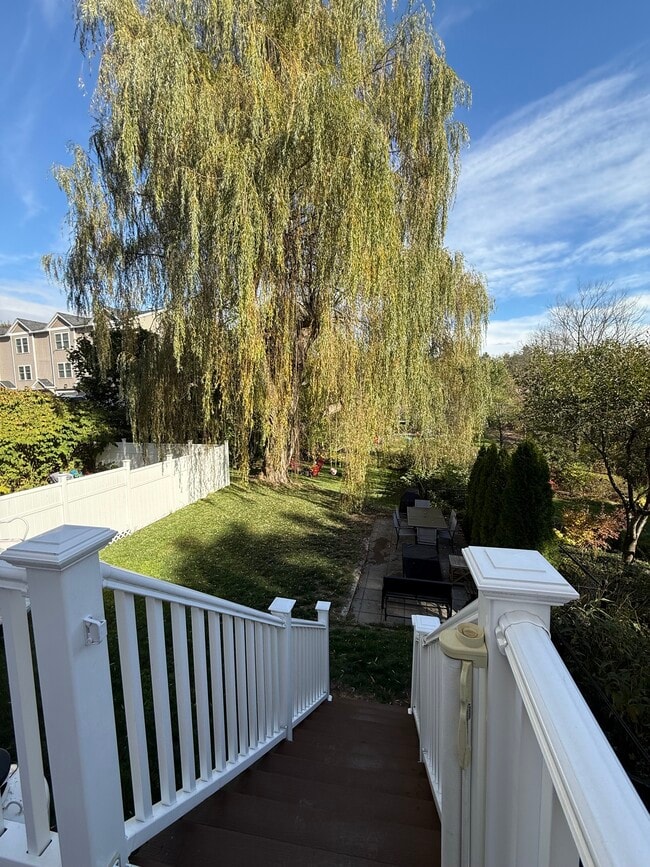 Building Photo - 72 Main St