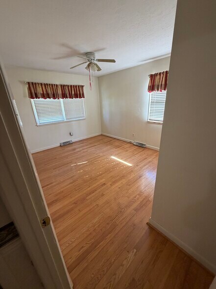 Building Photo - 1071 W Edwards Street Ext