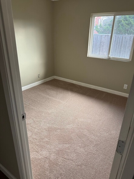 Building Photo - 14550 Acapulco Rd