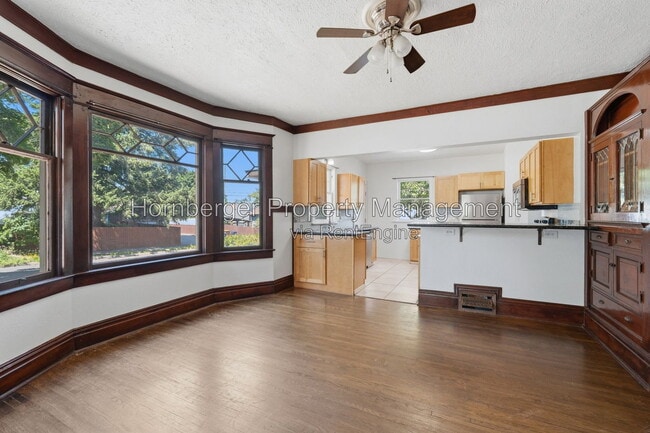 Building Photo - 1128 W Spofford Ave