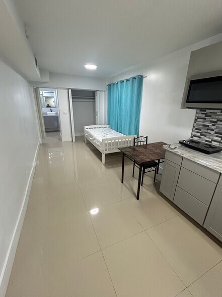 Building Photo - 2463 Lincoln St