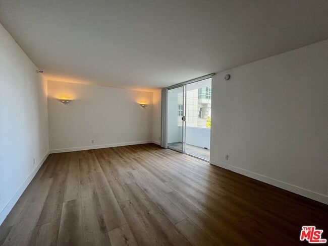 Building Photo - 10390 Wilshire Blvd