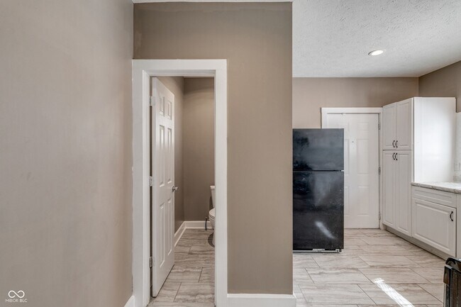 Building Photo - 717 N Grant Ave