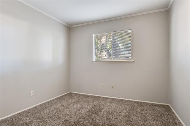 Building Photo - 2200 Briarwood Dr