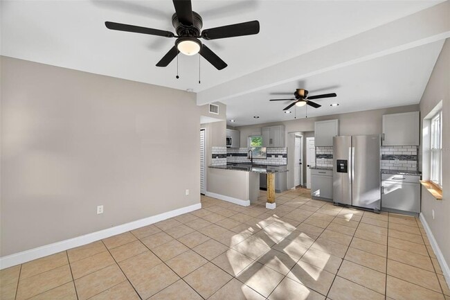 Building Photo - 2245 17th Ave S