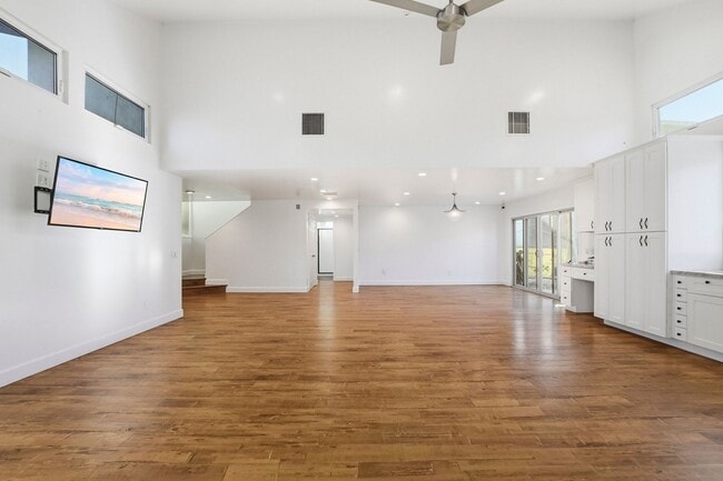 Building Photo - Fully Renovated Home in University City!