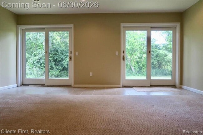 Building Photo - 7233 Oakwood Dr
