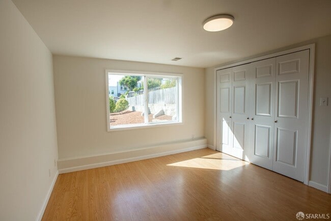 Building Photo - 316 Bridgeview Dr