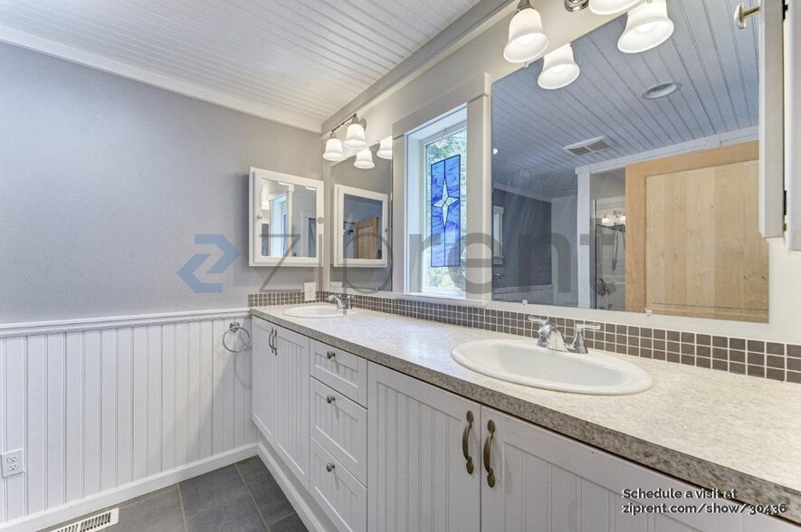 Building Photo - 1168 NW Sunlit Ln