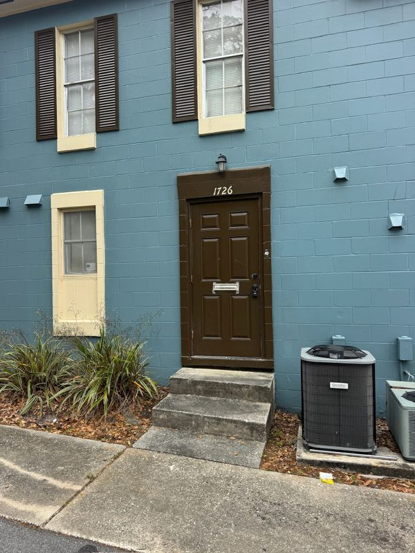 Building Photo - 1726 NE 3rd St