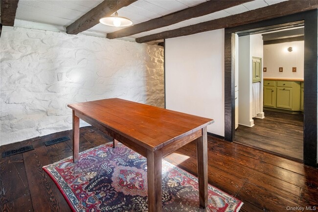 Building Photo - 689 S Mountain Rd