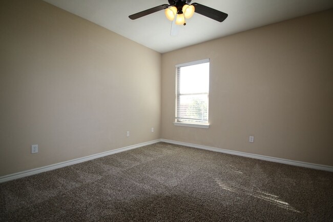 Building Photo - ~INVITING 3/2.5 Townhome Includes Granite in Kitchen & All Kitchen Appliances***Landscaping Inclu...
