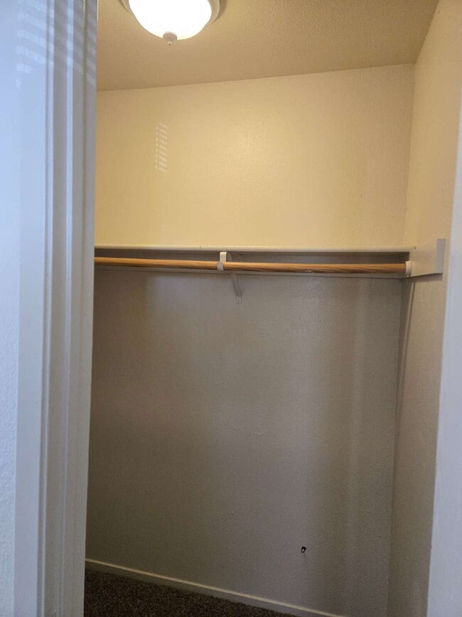 Building Photo - Competitively priced Two Bedroom Apartment Home! Do Not Miss Out On This Amazing Opportunity!