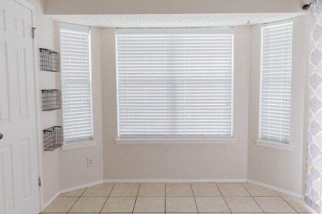 Building Photo - 1105 Gordon Blvd