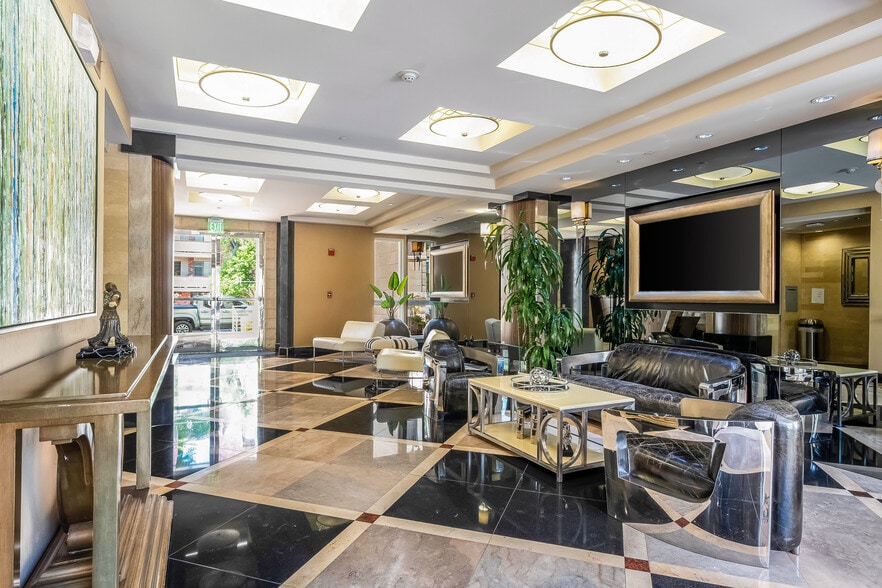Lobby - 1318 Roxbury Dr
