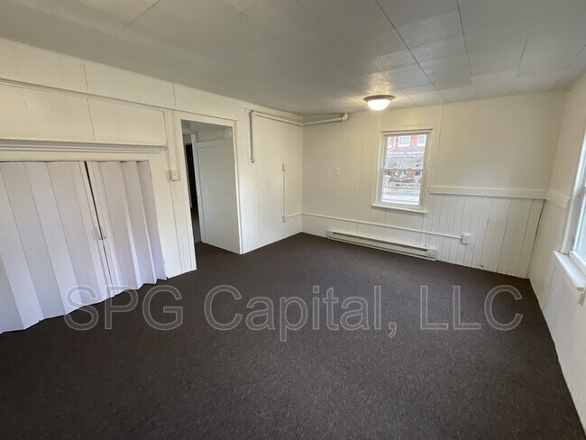 Building Photo - 400 Baltimore St