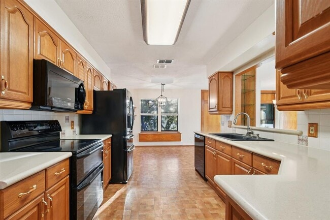 Building Photo - 21009 Fawn Ridge Dr