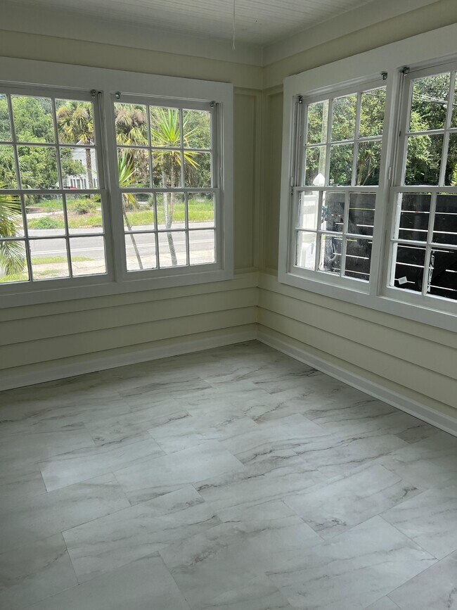 Building Photo - 2704 Spring Park Rd