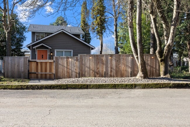 Building Photo - 2Bed/2Bth in Vancouver