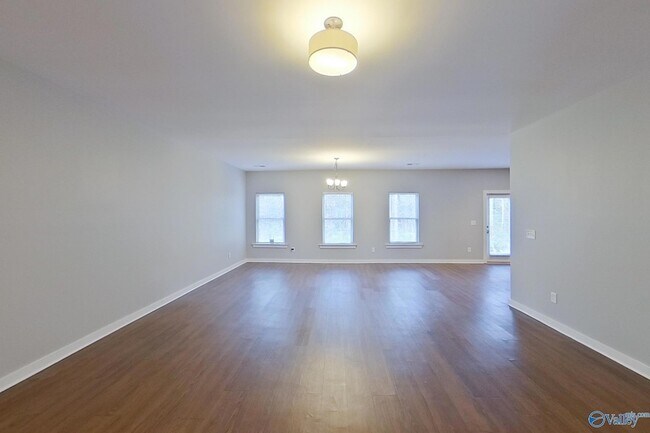 Building Photo - 433 White Oak Cir