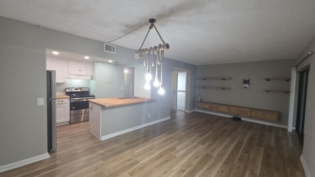 Building Photo - 2 Bedroom 2 Bath Condo just 10 Minutes from Downtown St Augustine and Beaches