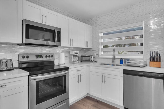 Building Photo - 5311 Pierce St