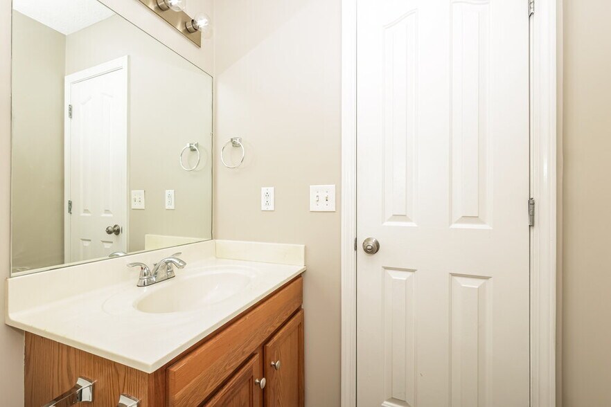 Building Photo - 1502 Killarney Dr
