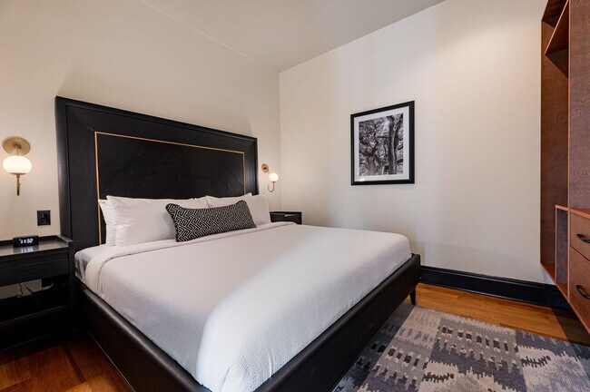 Building Photo - 1011 Canal St